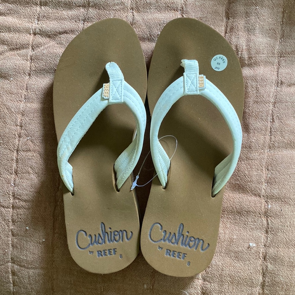 REEF White Flip Flops Sz 6